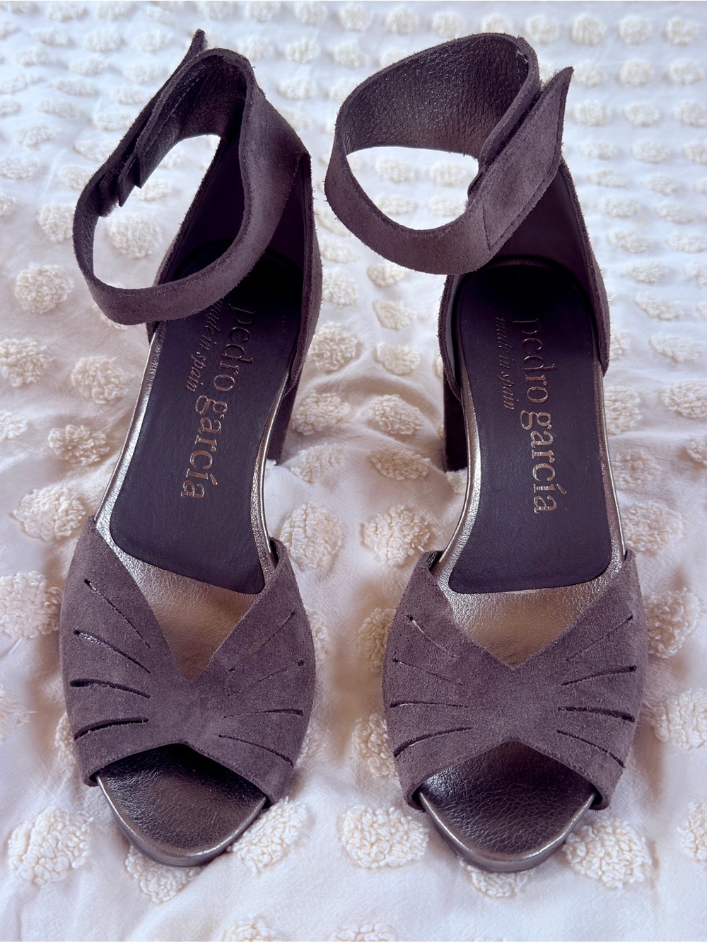 🇪🇸Pedro Garcia 38 | 8 Gray Suede Peep-Toe Heels